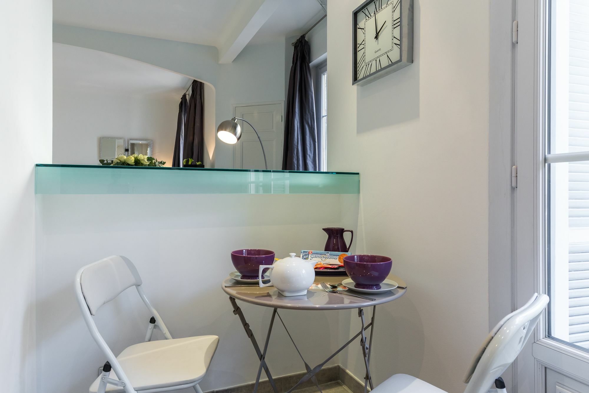 Centrally Located Modern 2 Bed Apartment In Cannes With Aircon And High Ceilings And Modern Design 696 Екстер'єр фото